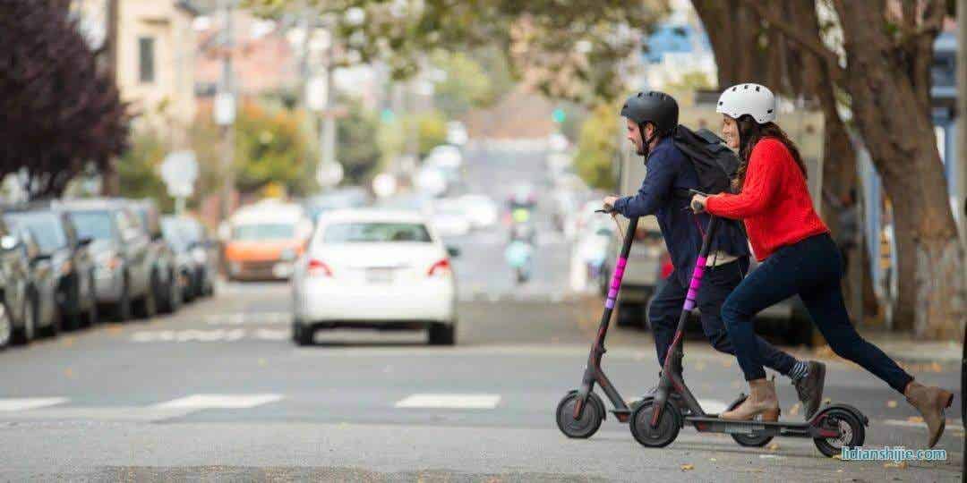 在國外，騎滑板車已經(jīng)成為一種時尚
