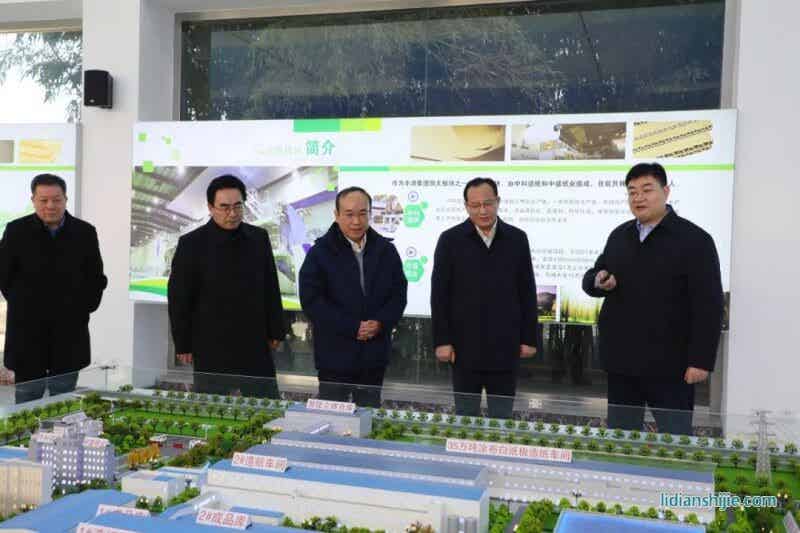 12月22日下午，住棗全國、省和市人大代表來嶧城區(qū)開展會前集中視察活動