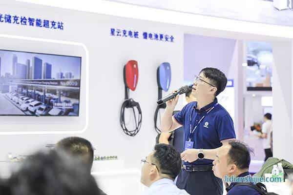 星云股份內部4名產品專家現(xiàn)場進行主題分享