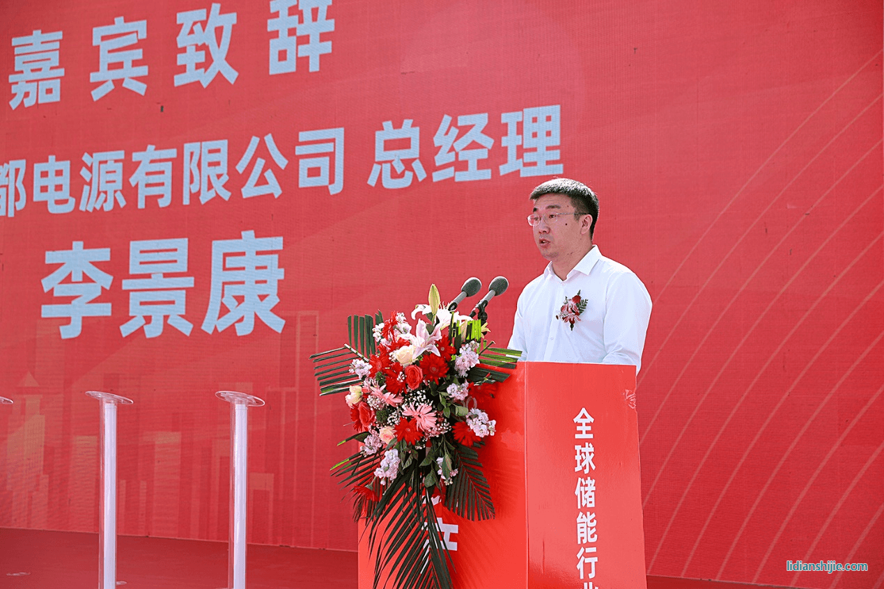 酒泉市委常委、市政府黨組成員、市委秘書(shū)長(zhǎng)石峰
